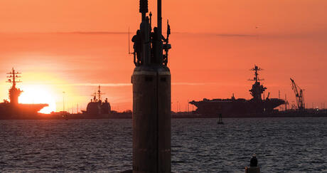 Submarine Mast Raising Equipment
